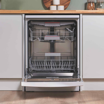 Bosch SMS6ZCW10G Freestanding Dishwasher image 1