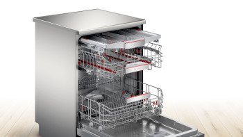 Bosch SMS8YCI03E Series 8 Freestanding Dishwasher image 2