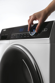 Haier HW80-B14979 Freestanding Washing Machine image 2